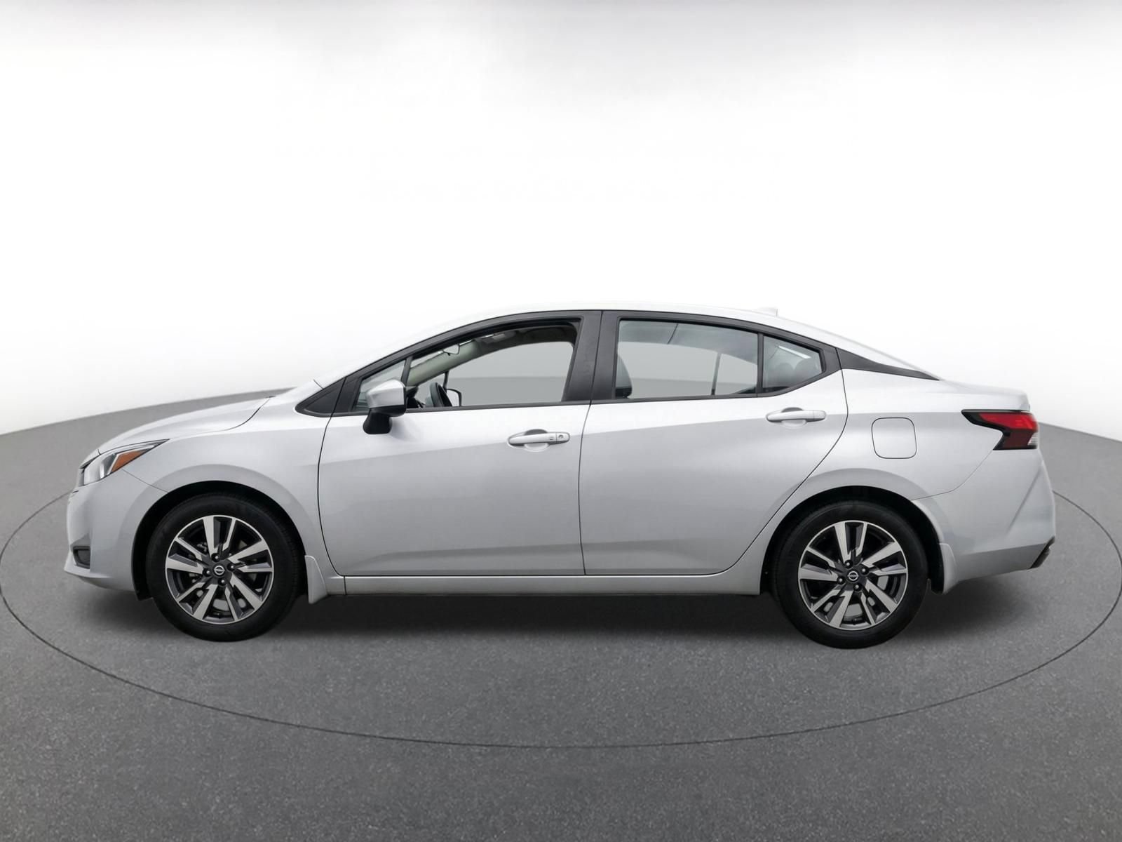 Used 2025 Nissan Versa SV FWD image 4