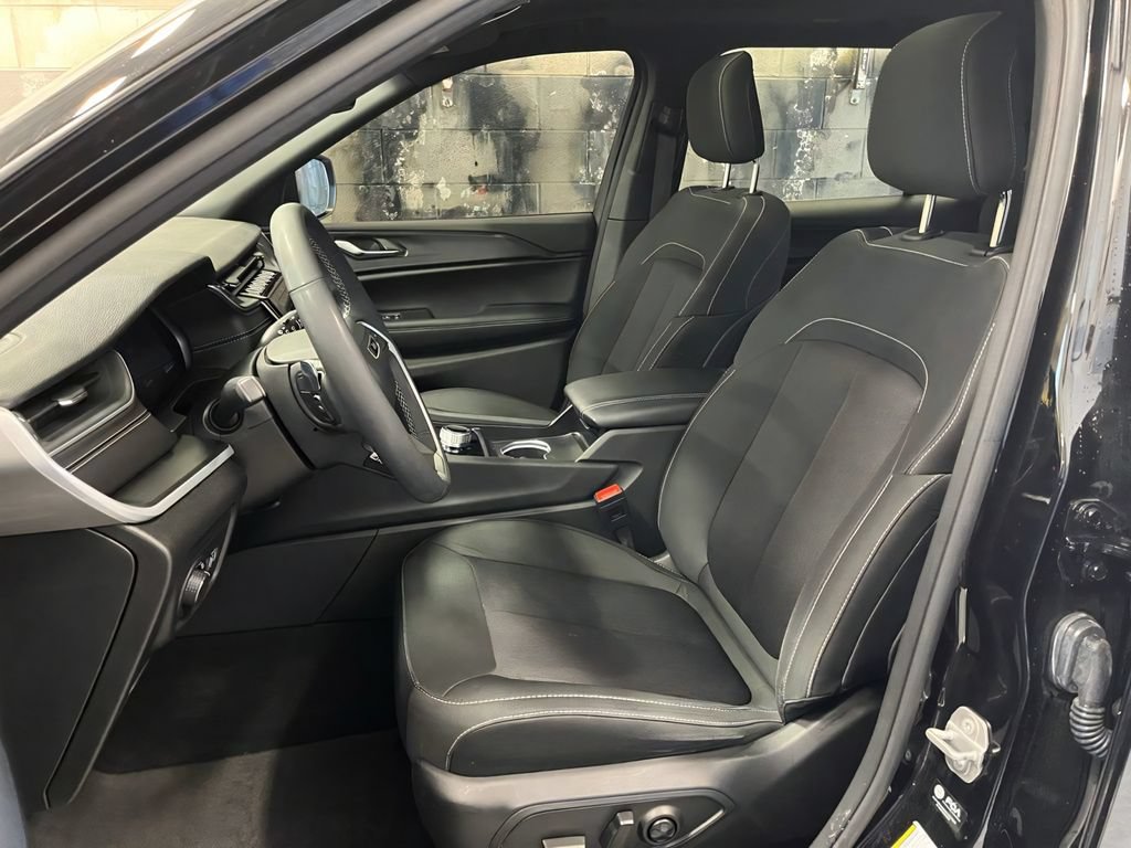 Used 2024 Jeep Grand Cherokee L Laredo w/ Luxury Tech Group I AWD/4WD image 13