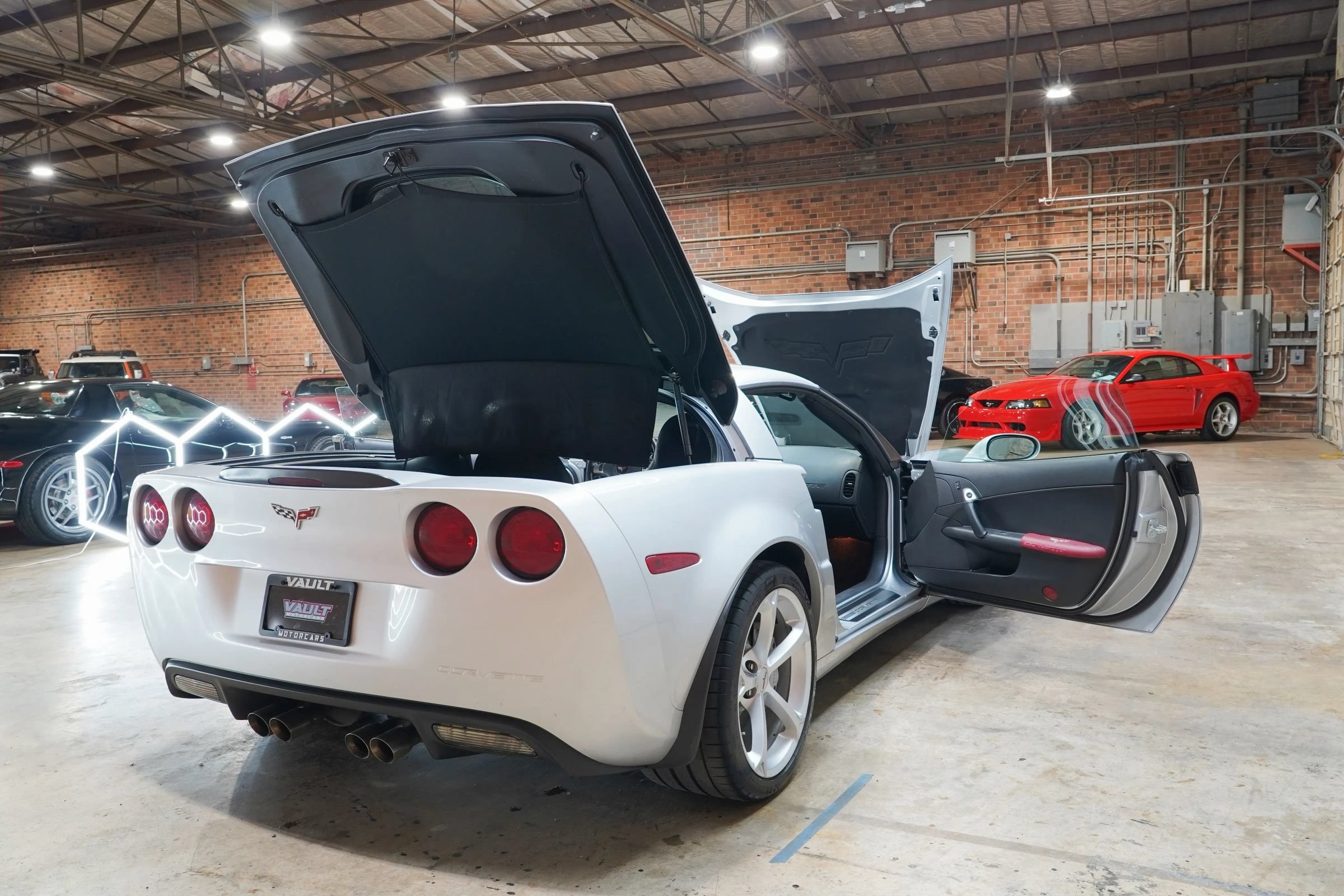 Used 2010 Chevrolet Corvette Grand Sport w/ Preferred Equipment Group RWD image 29
