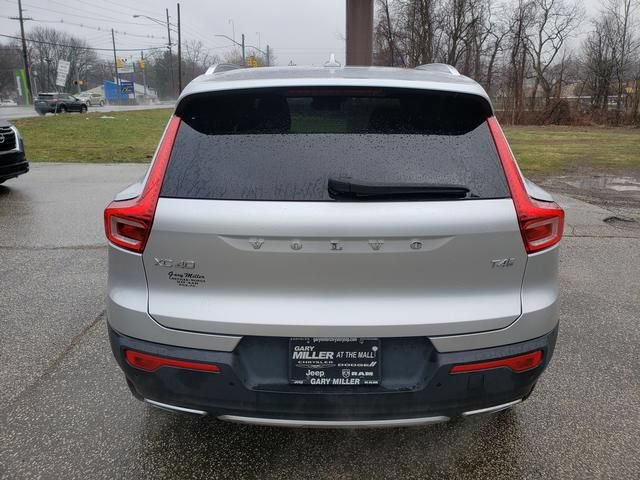 Used 2019 Volvo XC40 T4 Inscription FWD image 4