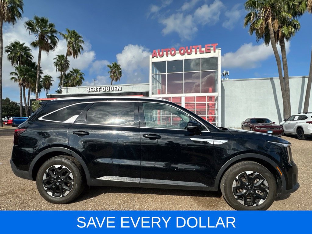 Used 2025 Kia Sorento S FWD image 3