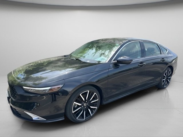 Used 2023 Honda Accord Touring image 2
