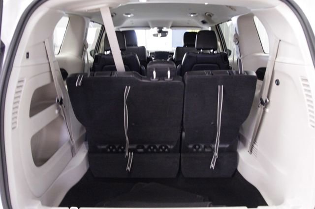 Used 2024 Chrysler Pacifica Touring-L image 26