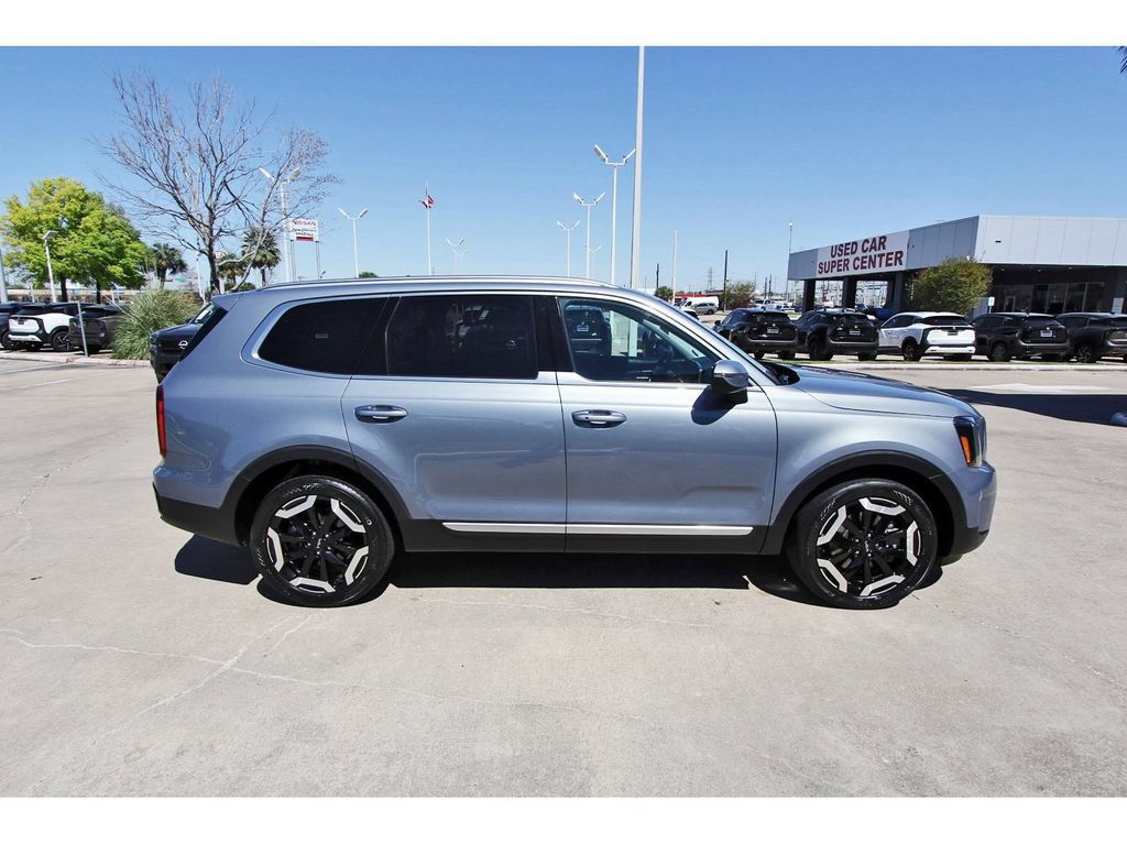 Used 2025 Kia Telluride S FWD image 5