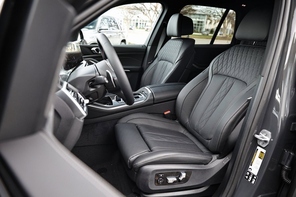 New 2026 BMW X5 M60i w/ Climate Comfort Package image 22