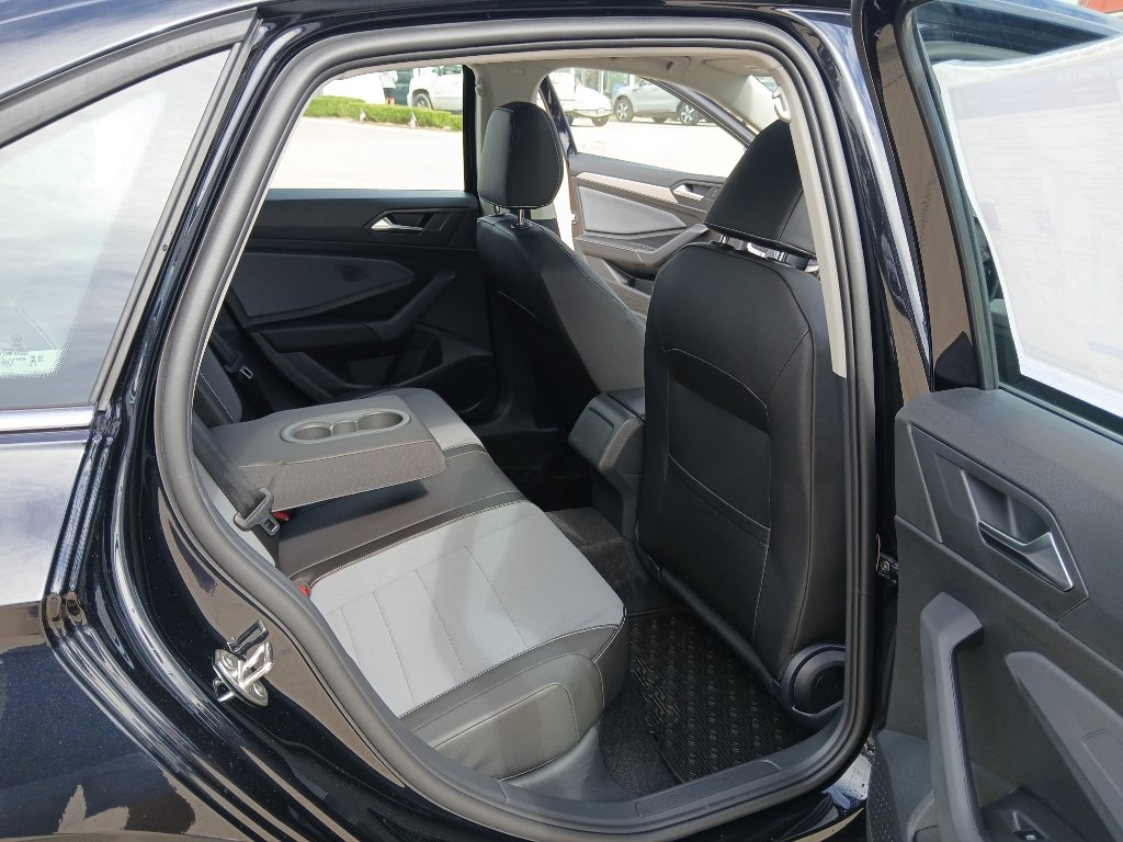New 2027 Volkswagen Jetta SE FWD image 20