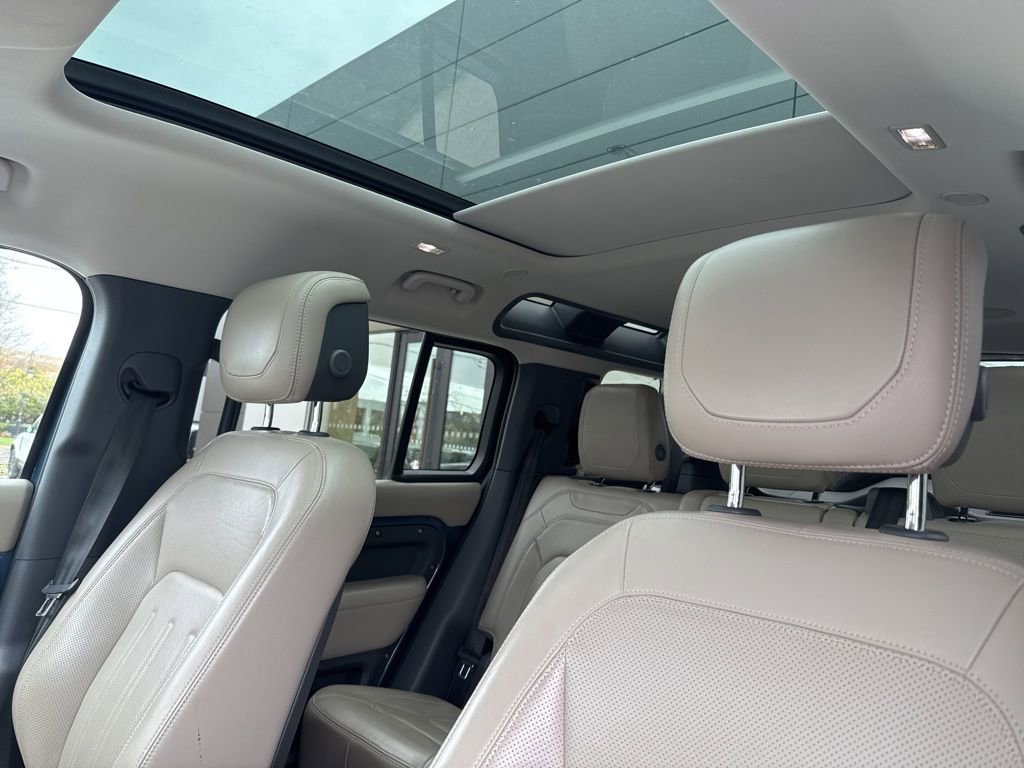 Certified 2020 Land Rover Defender 110 HSE image 12