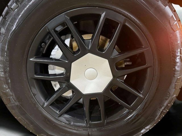 Used 2024 Tesla Cybertruck AWD Crew Cab image 31