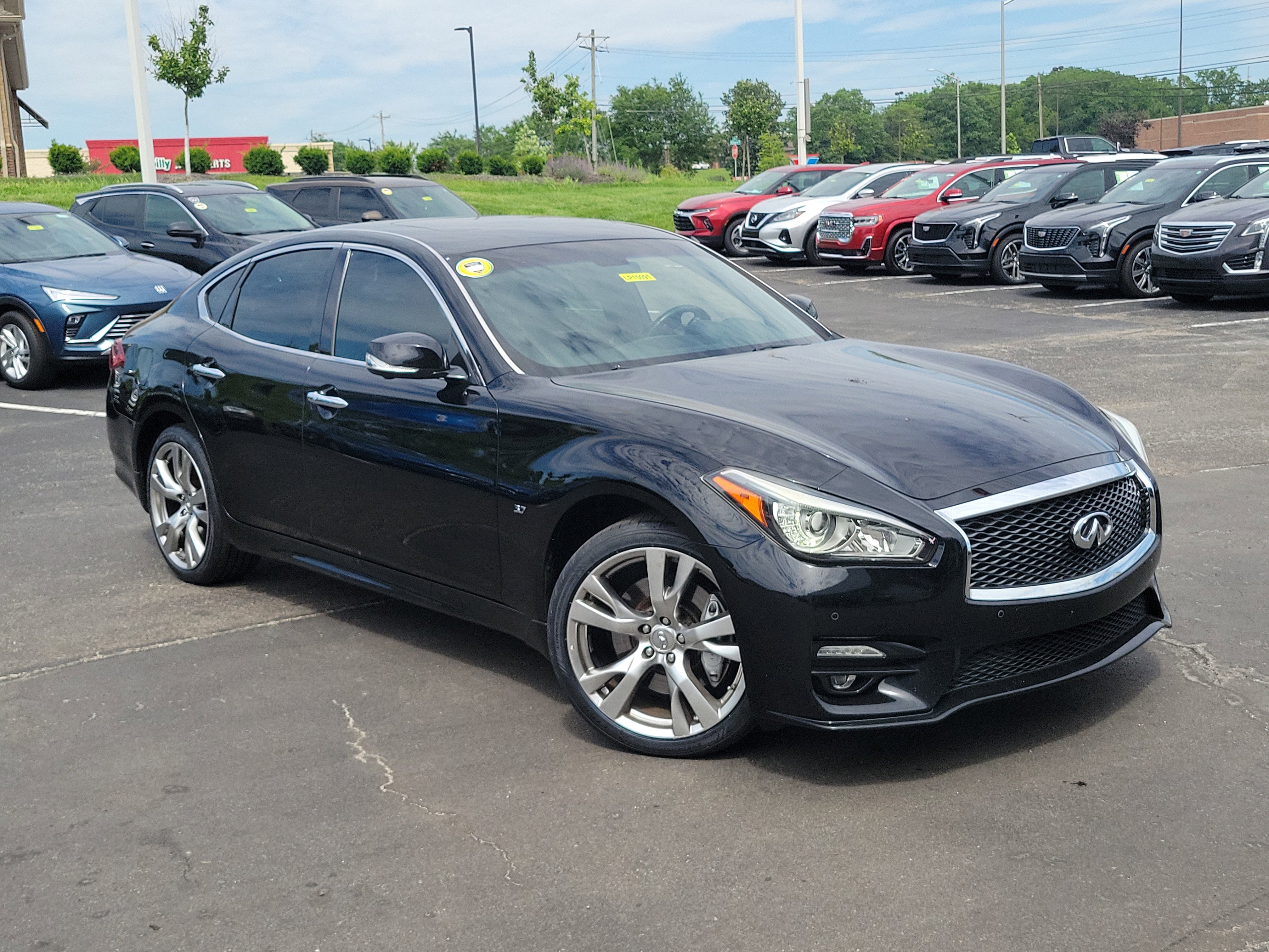 Used 2017 INFINITI Q70 3.7 w/ Sport Package AWD/4WD image 30