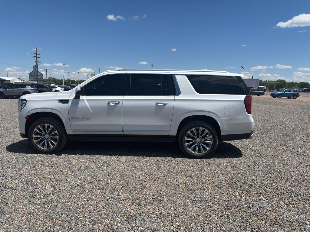 Used 2021 GMC Yukon XL Denali w/ Denali Ultimate Package AWD/4WD image 7