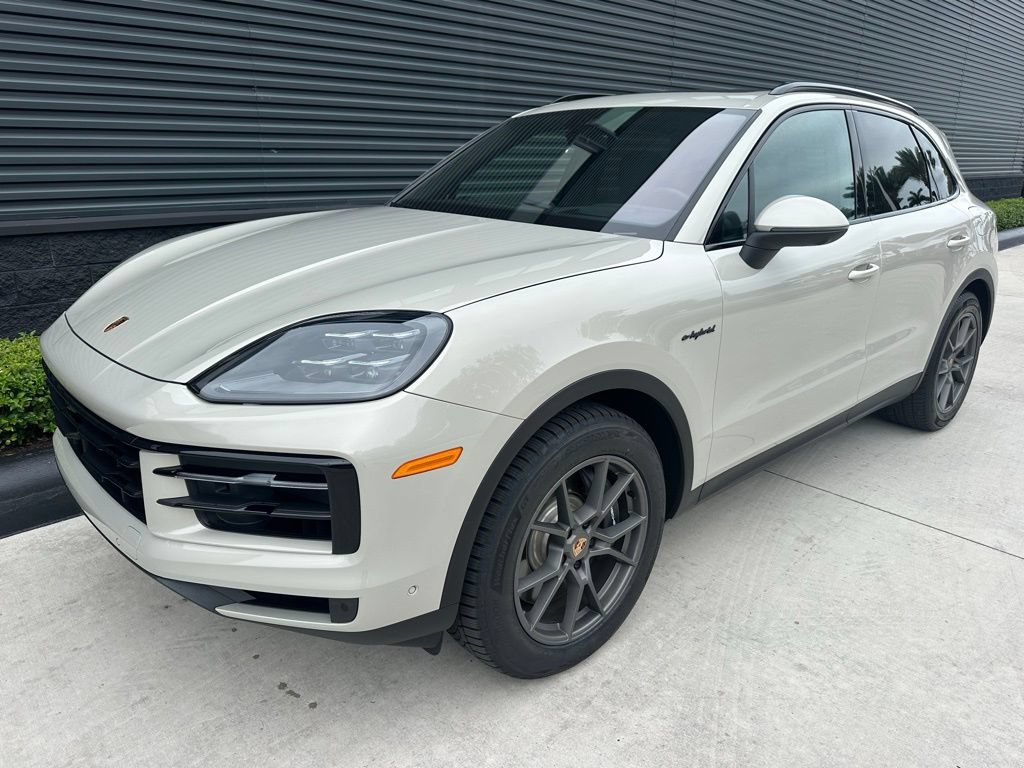 Certified 2025 Porsche Cayenne E-Hybrid AWD/4WD image 7