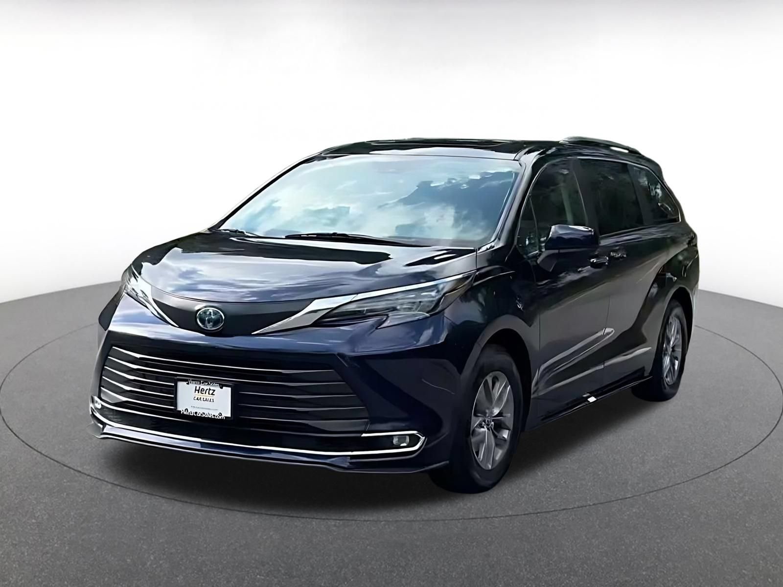 Used 2024 Toyota Sienna XLE FWD image 6