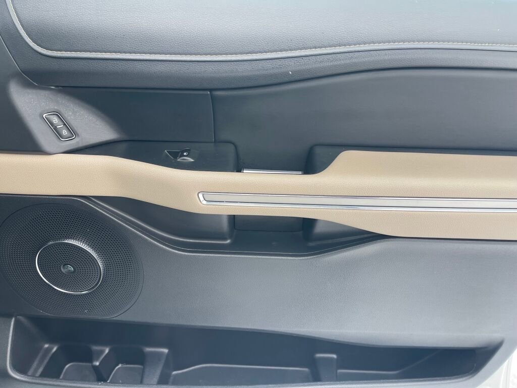 Used 2024 Ford Expedition Max Limited image 31