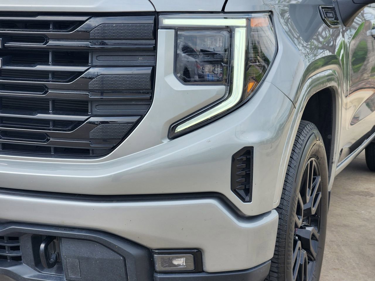 Used 2025 GMC Sierra 1500 Elevation image 9
