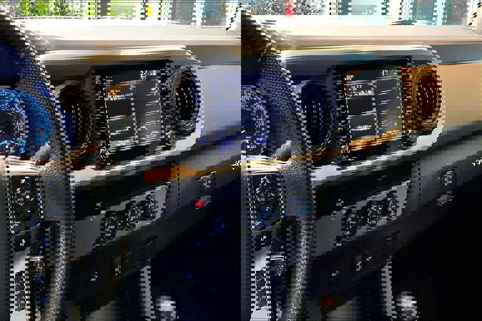 Used 2020 Toyota Tacoma SR5 image 7