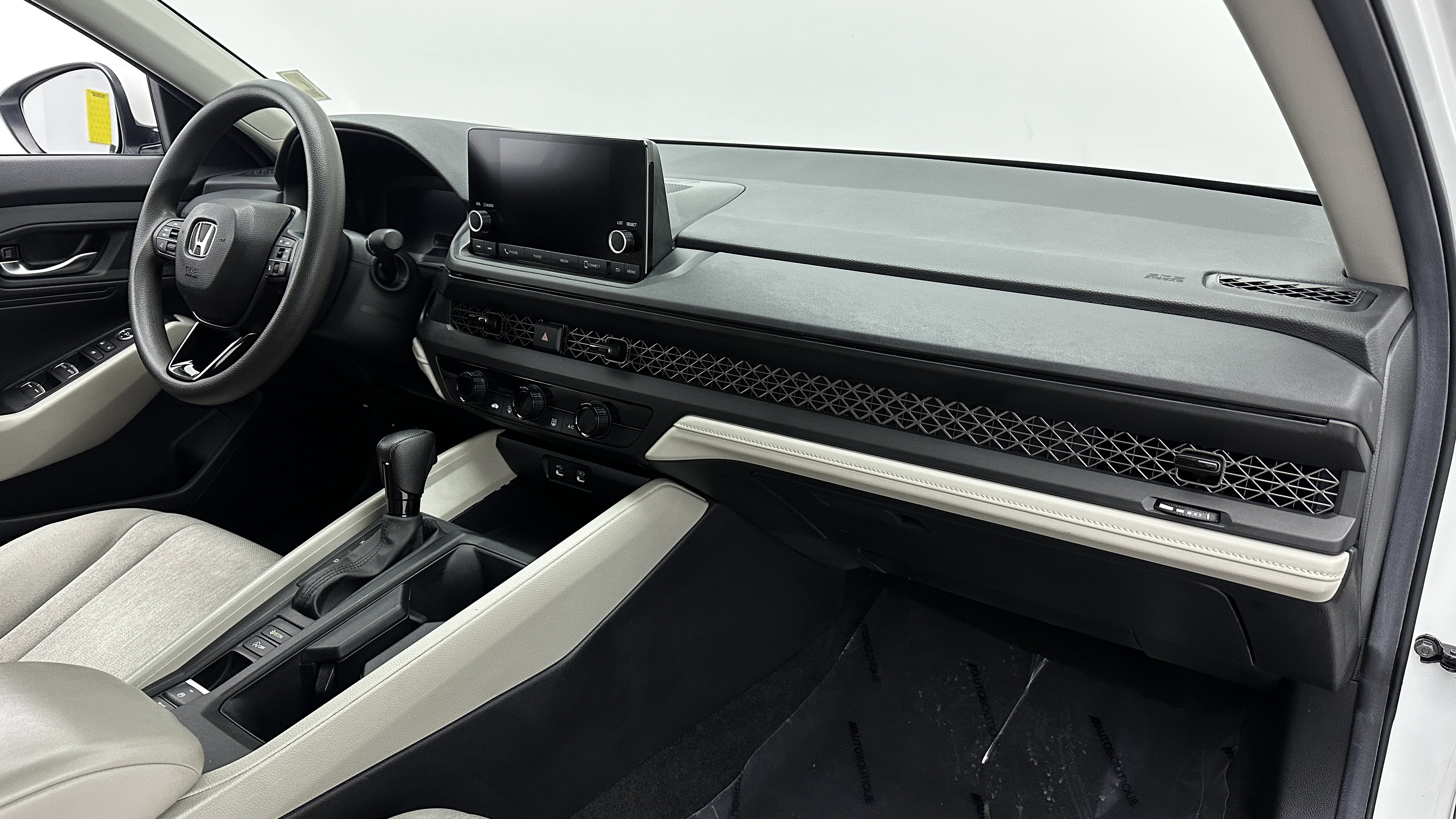 Used 2025 Honda Accord LX image 32