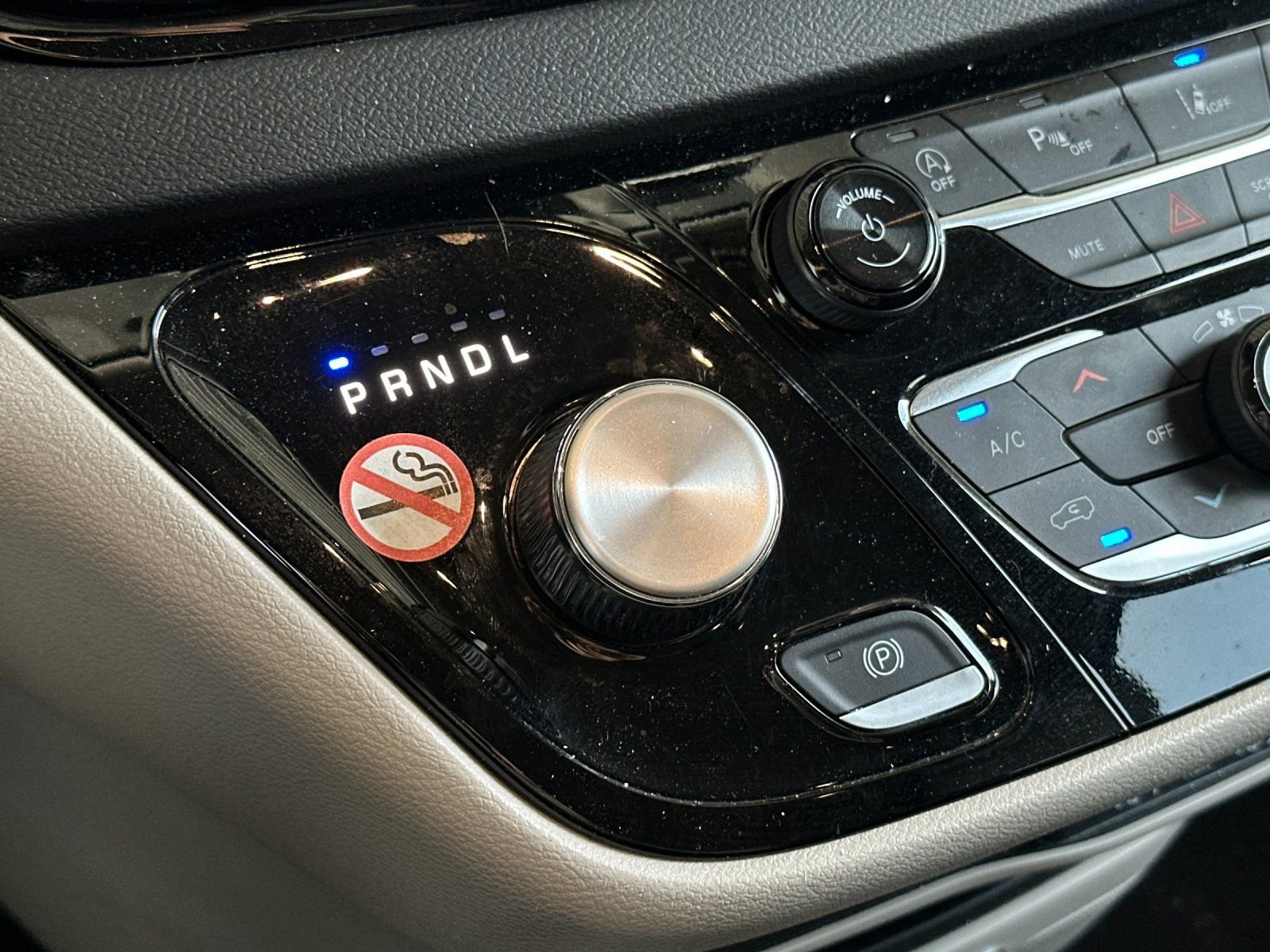 Used 2024 Chrysler Pacifica Touring-L image 20