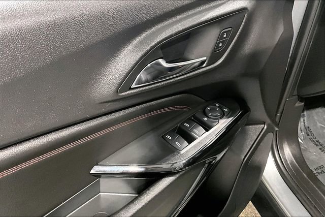 Used 2025 Chevrolet Trax RS w/ Sunroof Package image 38