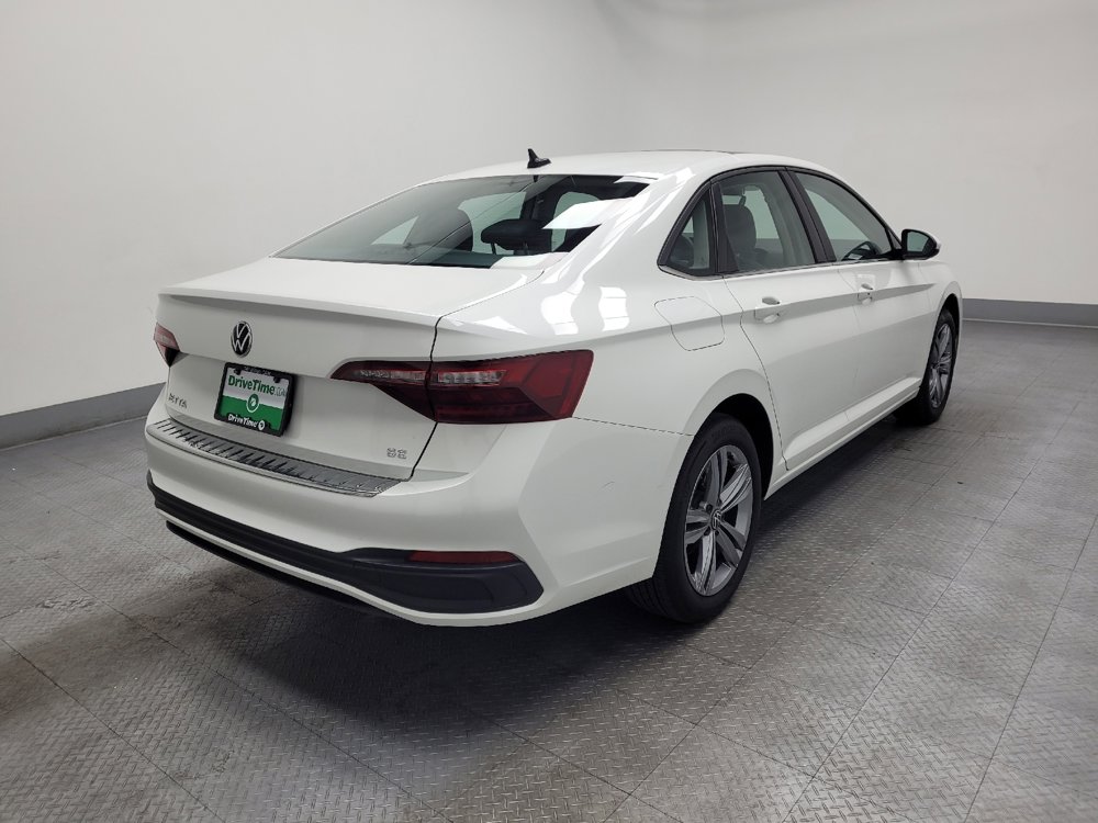 Used 2024 Volkswagen Jetta SE w/ Panoramic Sunroof Package image 9