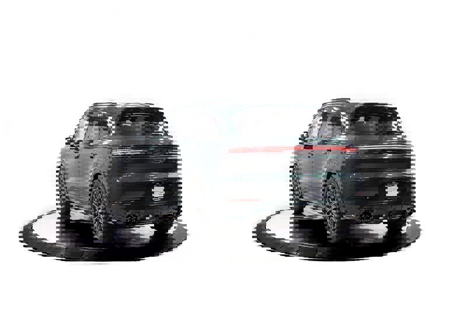 New 2025 Porsche Cayenne GTS image 3