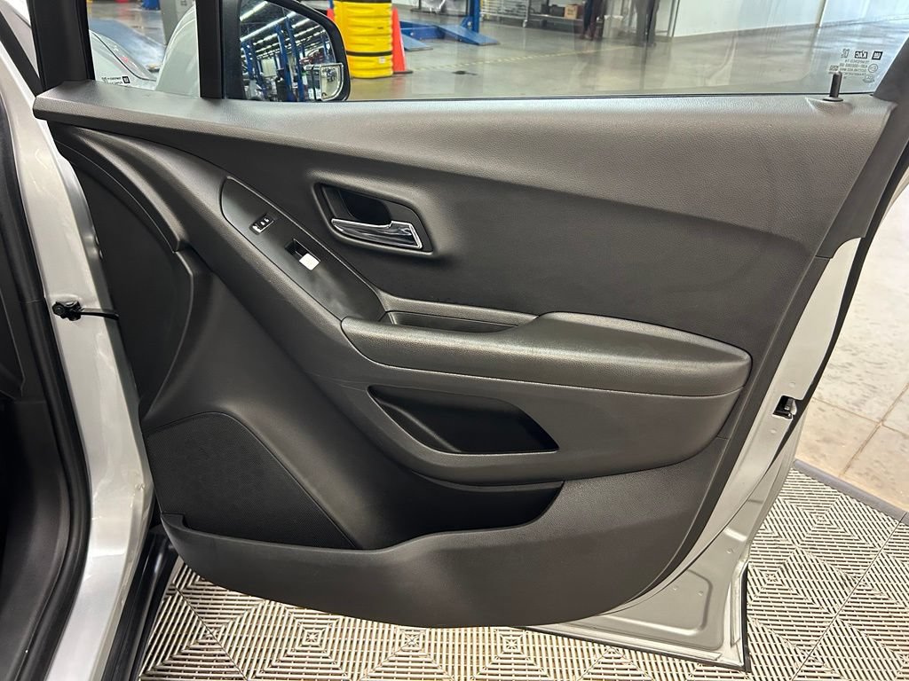 Used 2021 Chevrolet Trax LS w/ Tint and Cruise Package FWD image 14