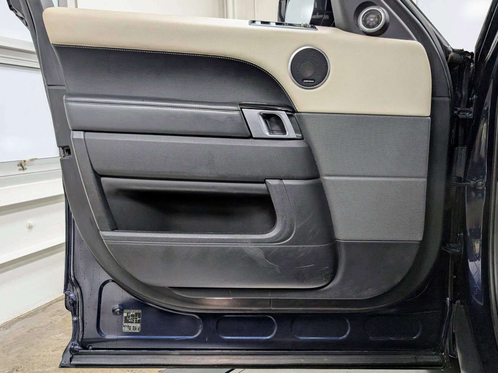 Used 2020 Land Rover Range Rover Sport HSE image 13