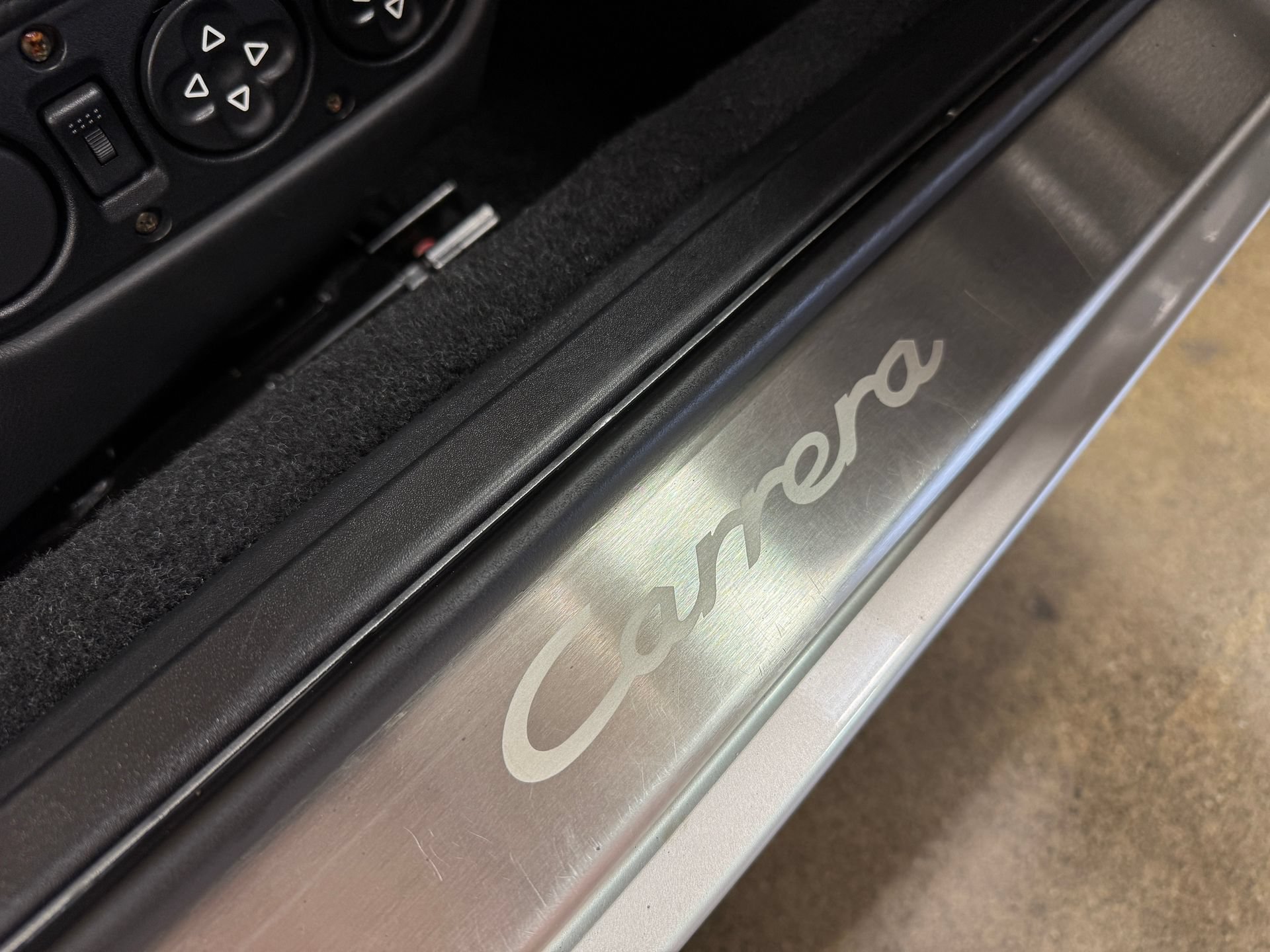 Used 1998 Porsche 911 Carrera RWD image 53