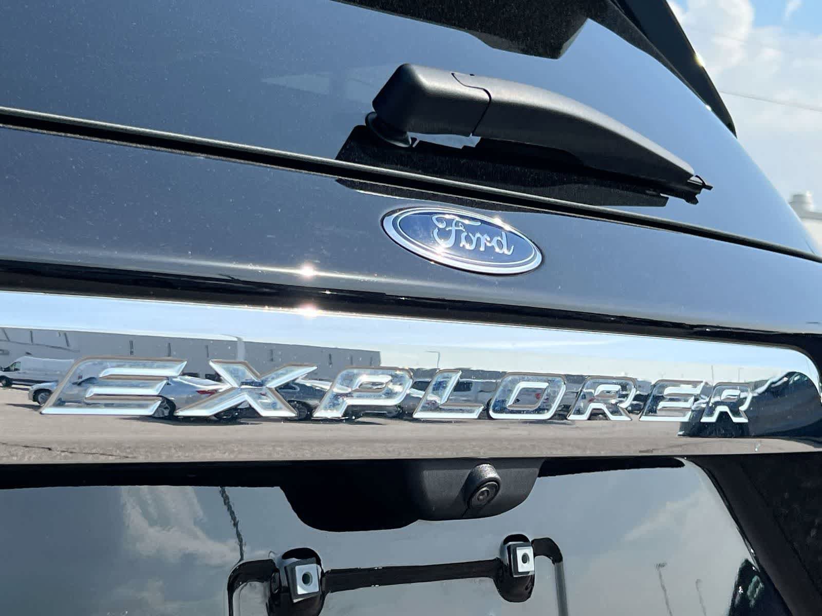 Used 2024 Ford Explorer XLT w/ Equipment Group 202A AWD/4WD image 12