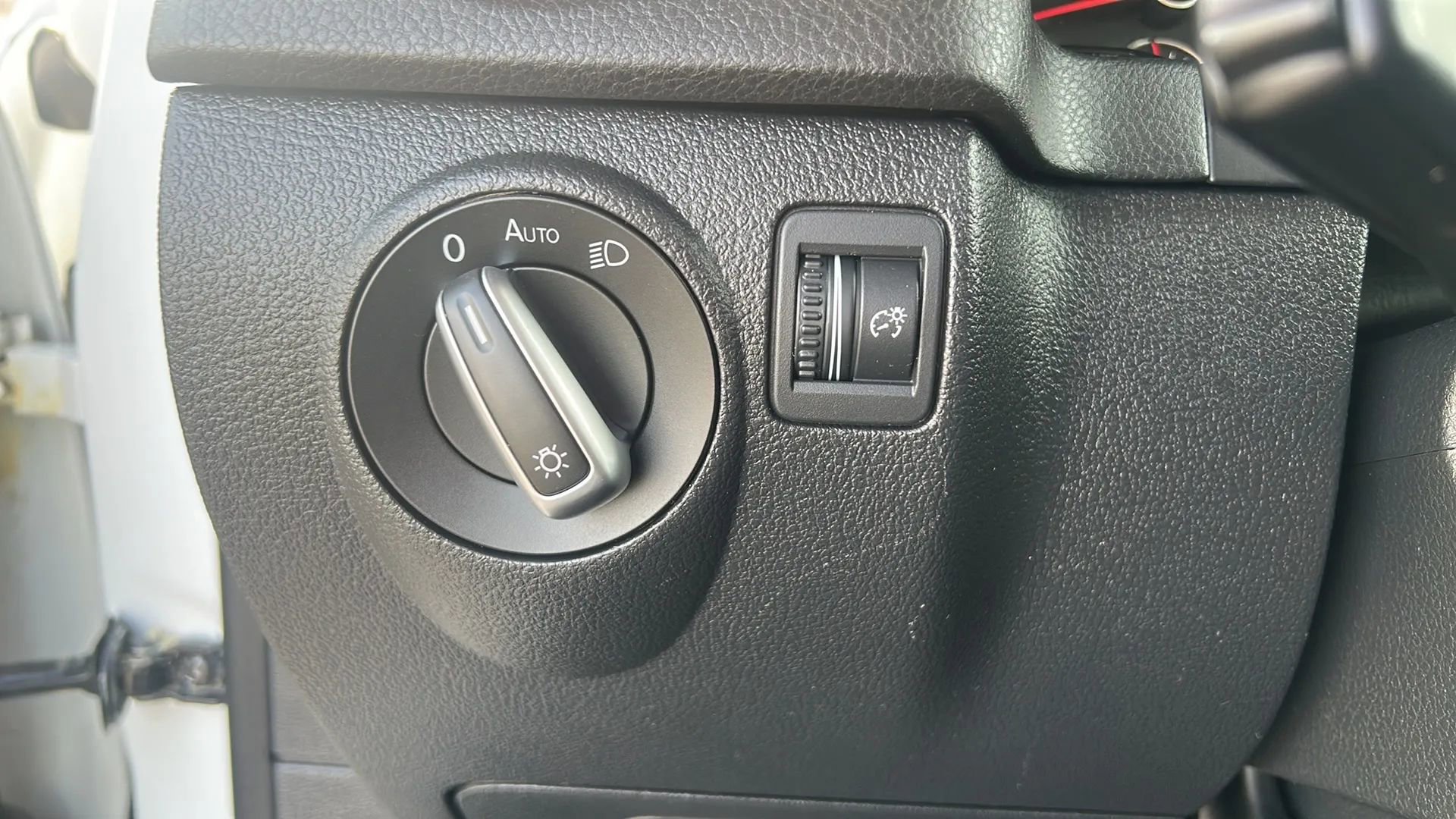 Used 2016 Volkswagen Tiguan SE image 31