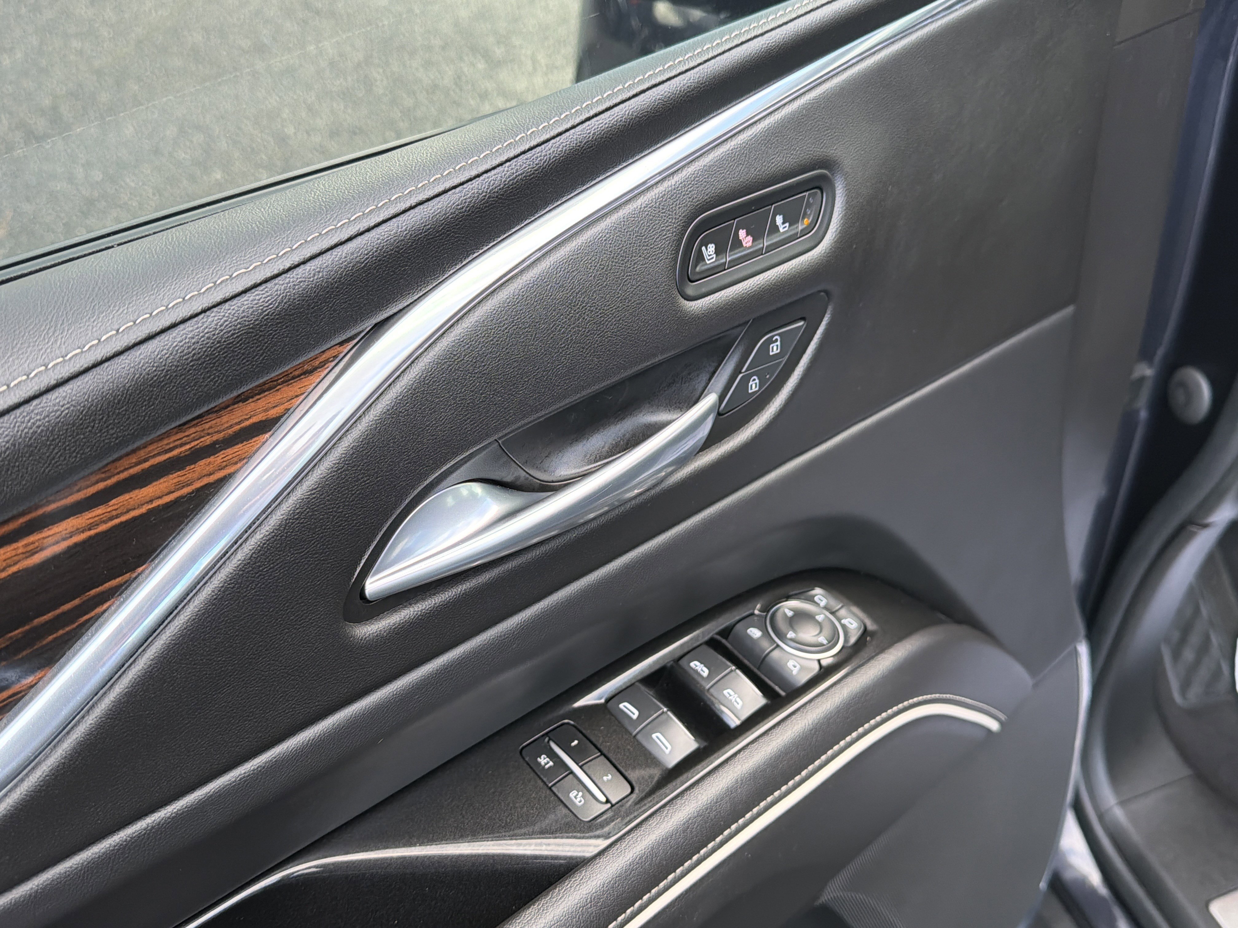 Used 2023 Cadillac Escalade ESV Premium Luxury w/ Performance Package image 15