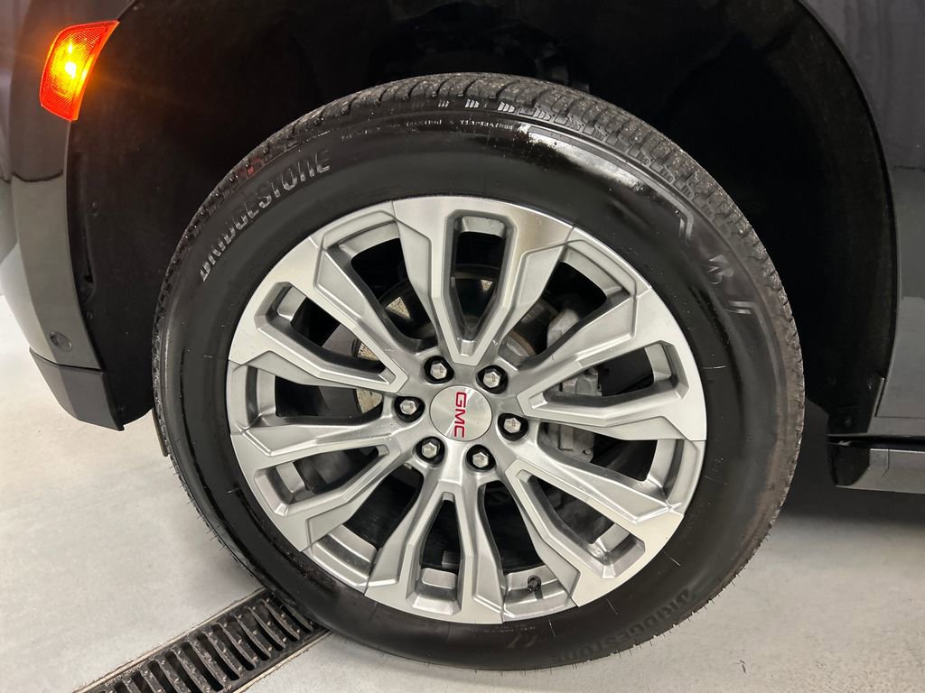 Used 2024 GMC Yukon XL Denali image 9