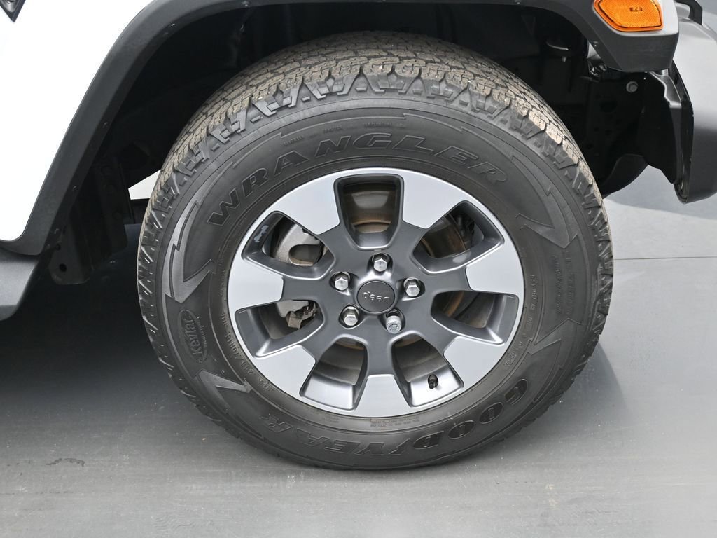 Used 2022 Jeep Wrangler Unlimited Sahara w/ Cold Weather Group image 34