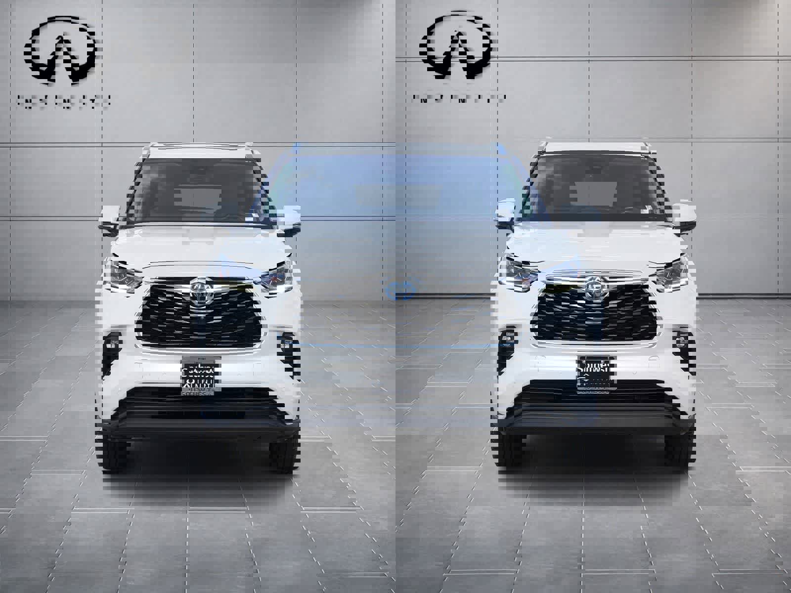 Used 2023 Toyota Highlander Limited image 2