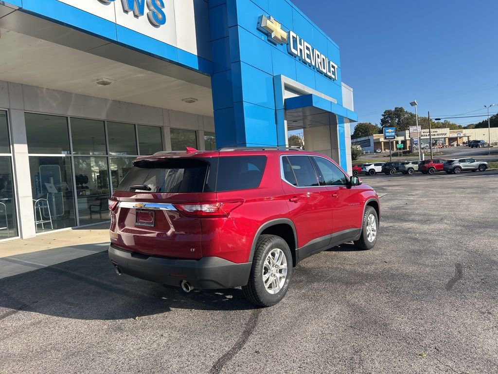 Used 2021 Chevrolet Traverse LT image 3