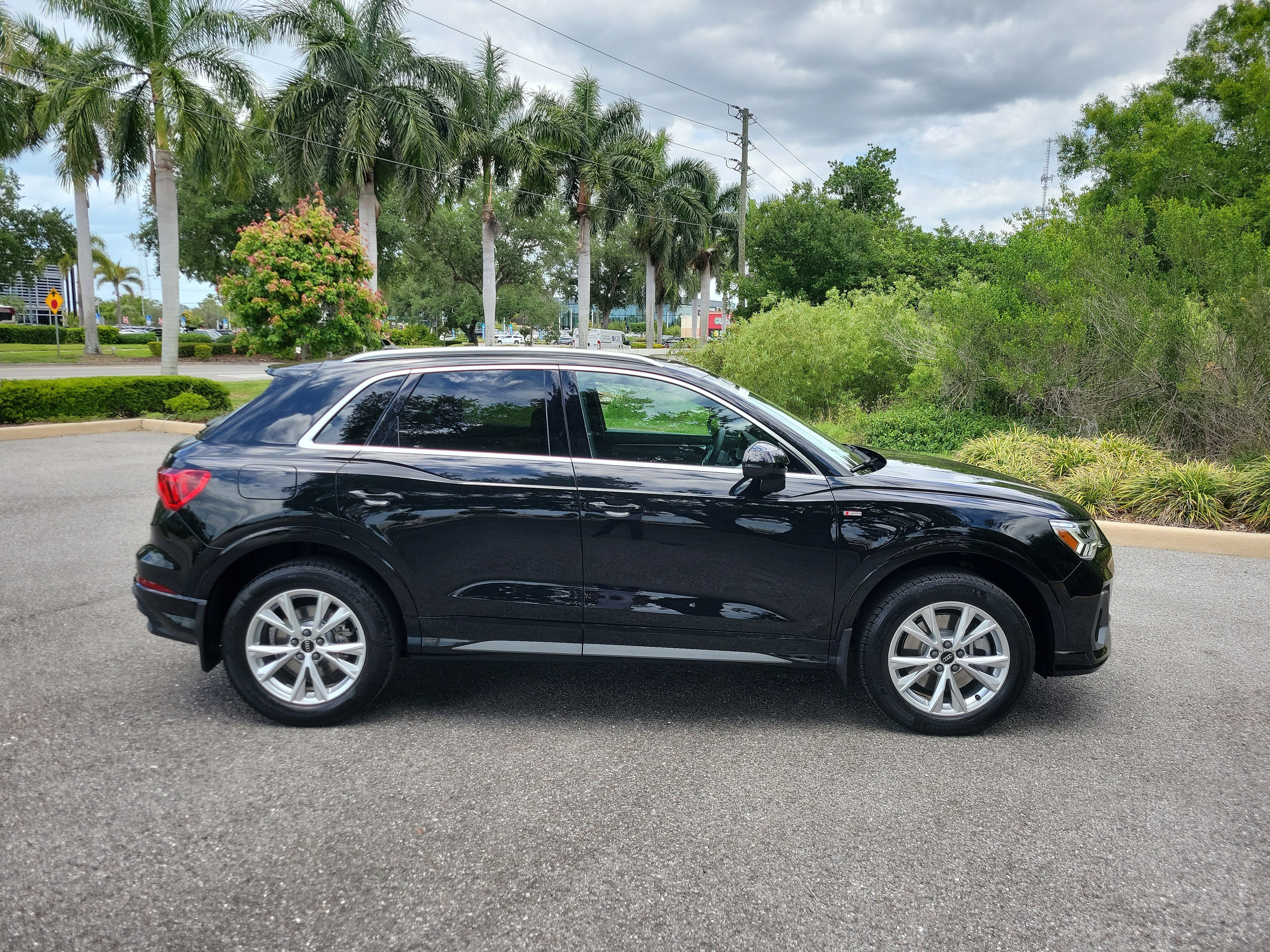 Used 2024 Audi Q3 2.0T Premium image 3