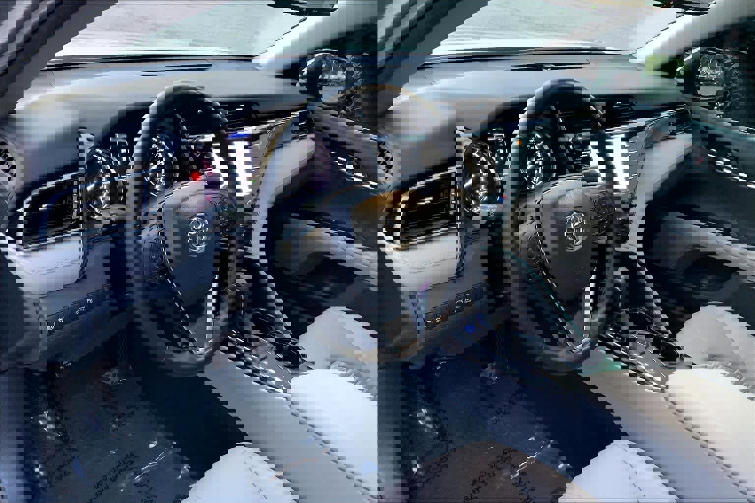 Used 2019 Toyota Camry SE w/ Audio Package FWD image 17