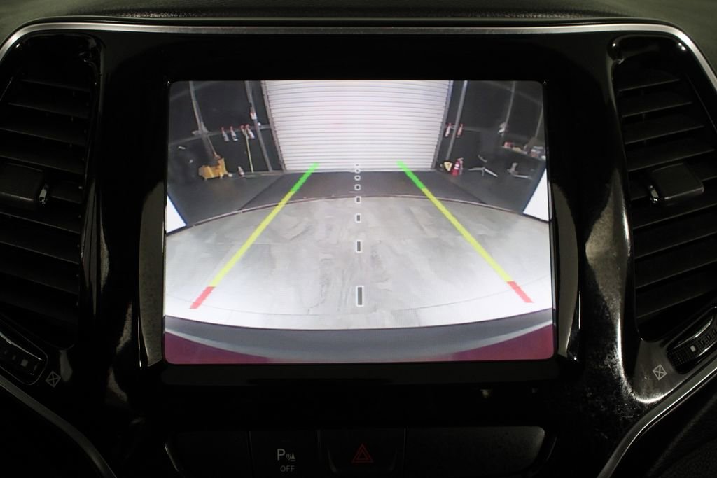 Used 2019 Jeep Cherokee Limited image 30