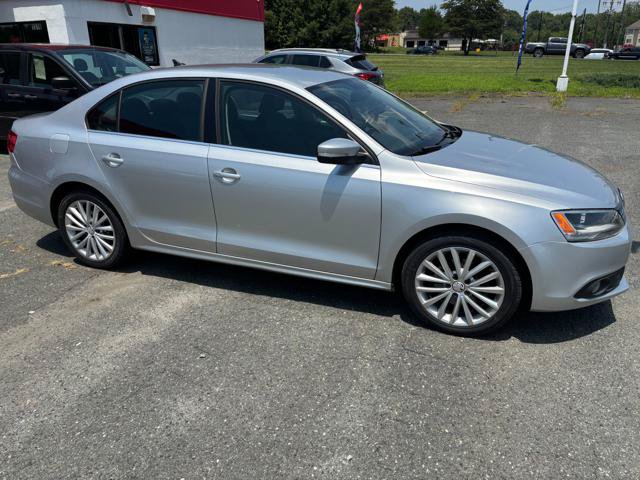 Used 2011 Volkswagen Jetta SEL FWD image 3