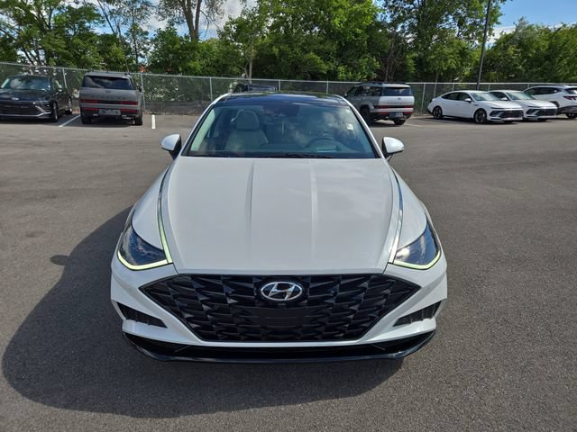 Certified 2022 Hyundai Sonata Limited w/ Preferred Accessory Package FWD image 3