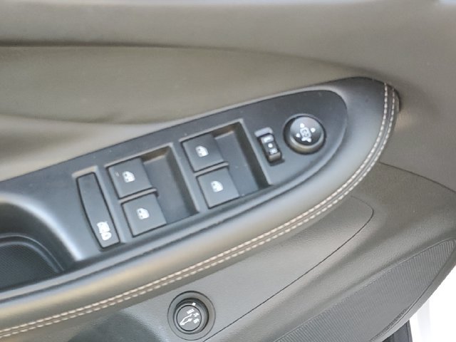 Certified 2018 Buick Envision Essence FWD image 16