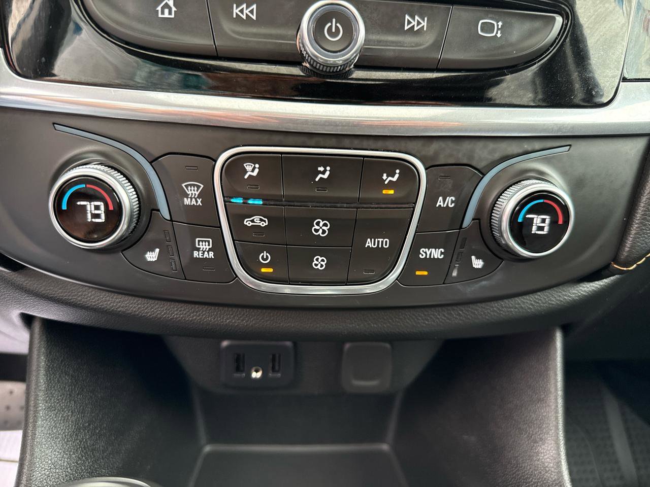 Used 2019 Chevrolet Traverse LT w/ LT Premium Package AWD/4WD image 22