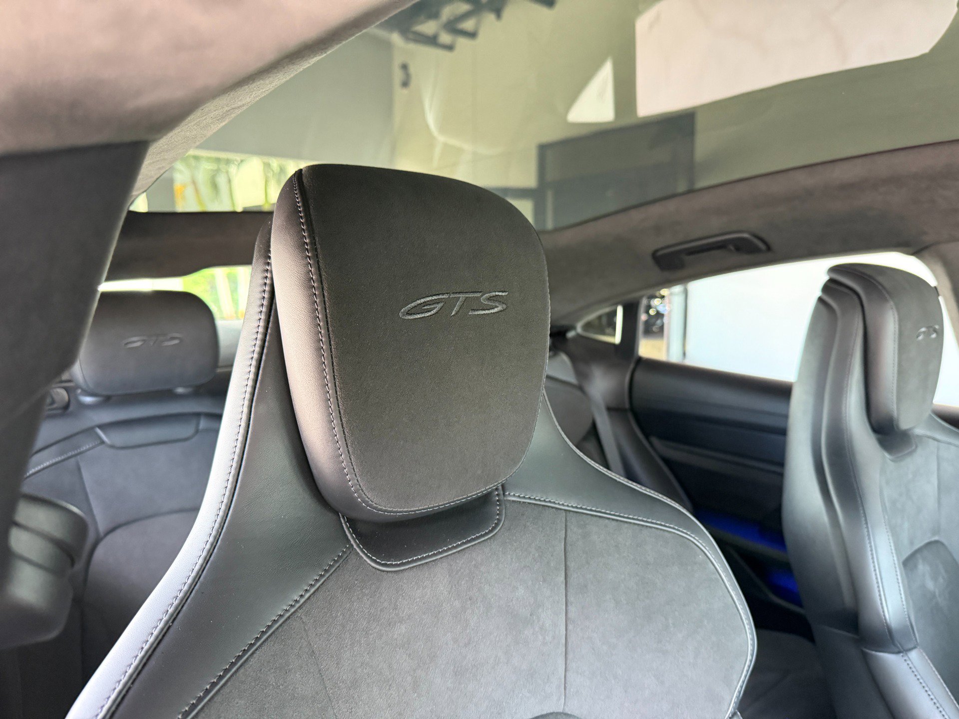 Used 2022 Porsche Taycan GTS image 32