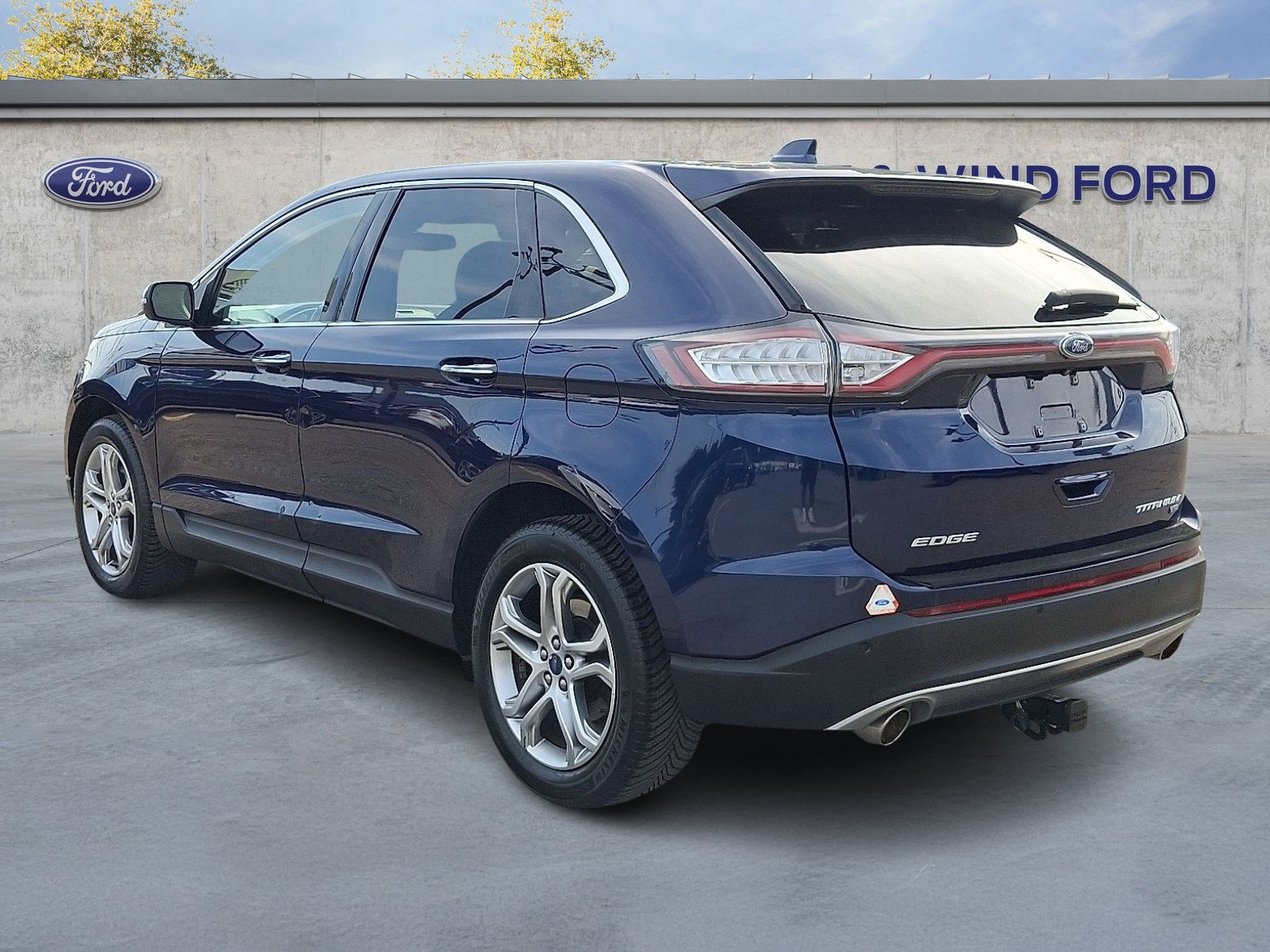 Used 2016 Ford Edge Titanium w/ Technology Package AWD/4WD image 4