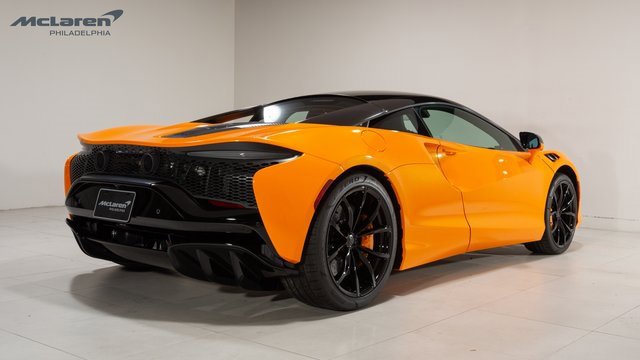 New 2025 McLaren Artura image 5