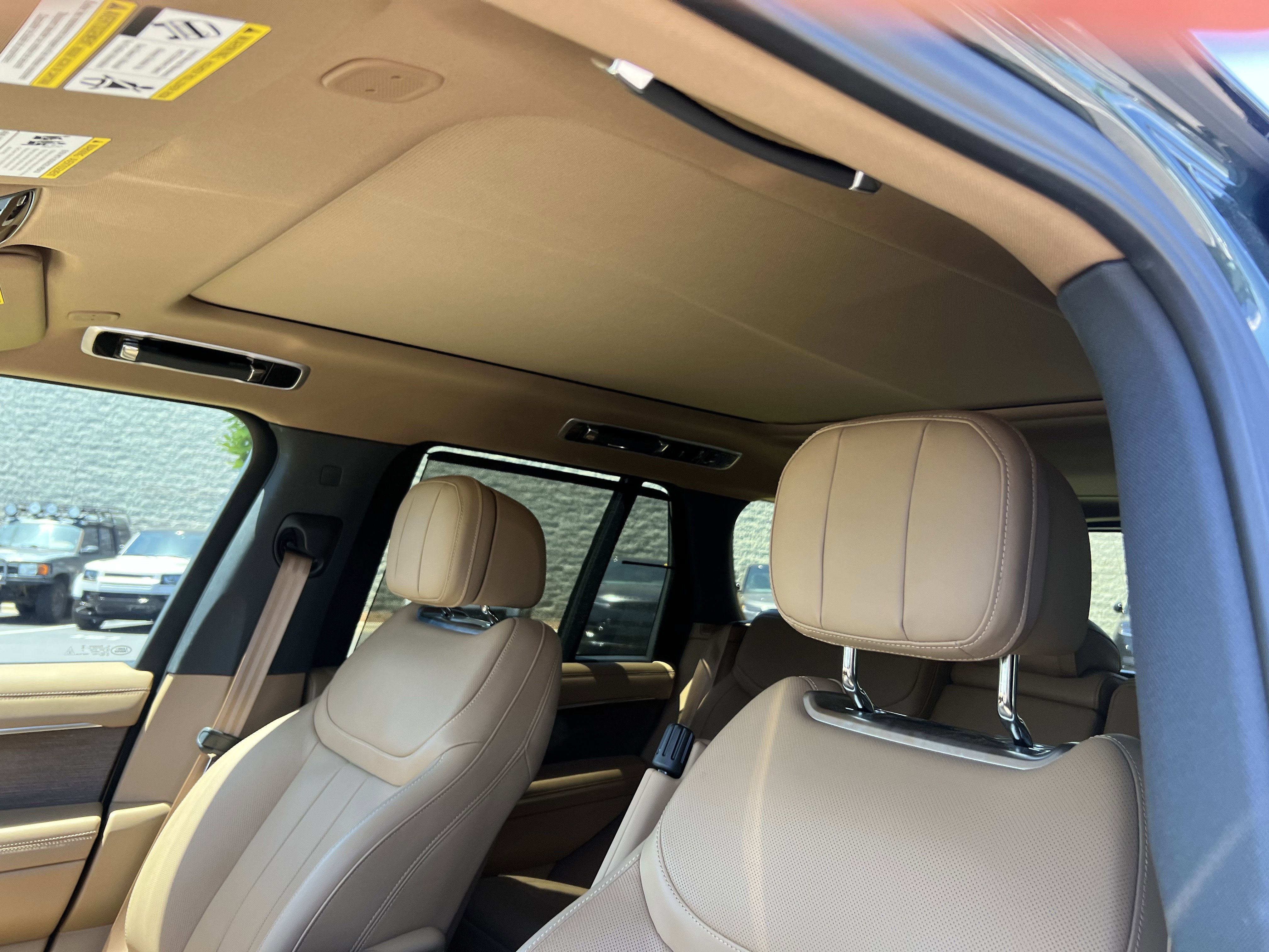 Certified 2025 Land Rover Range Rover SE AWD/4WD image 19
