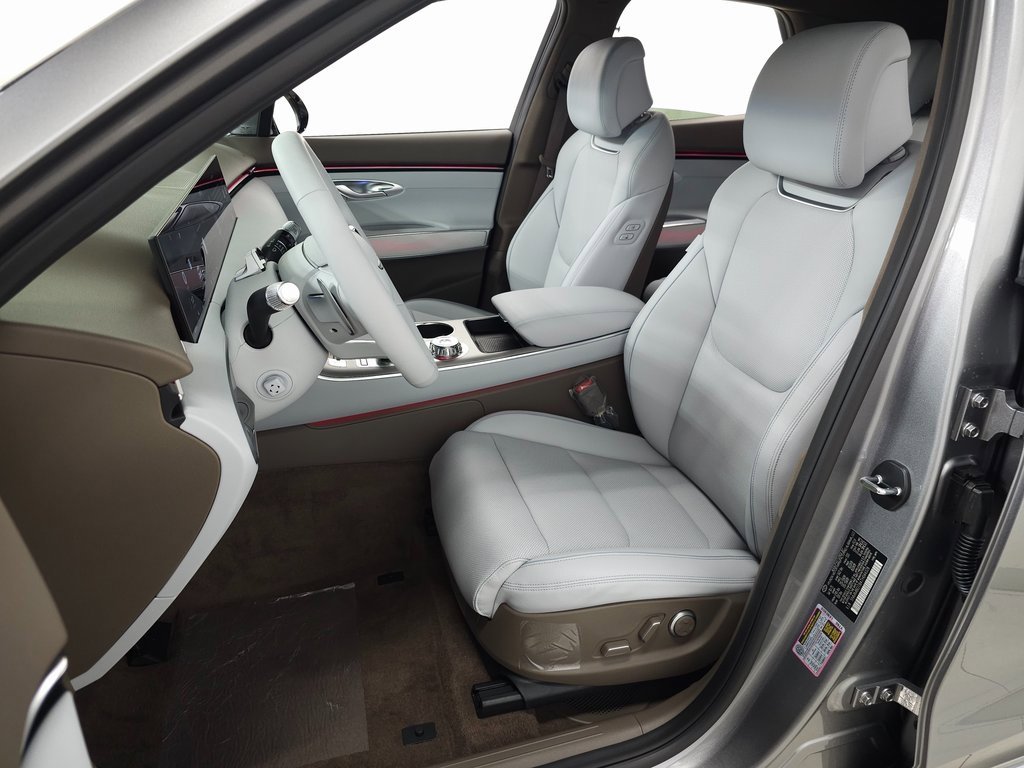 Used 2026 Genesis GV70 2.5T Advanced image 13