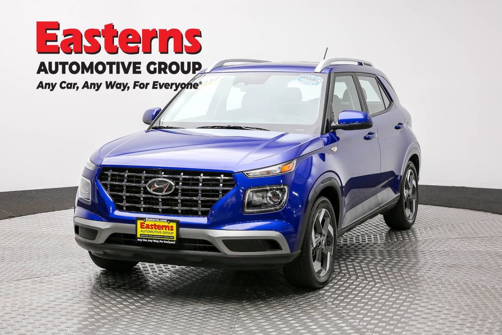 Used 2023 Hyundai Venue SEL image 1