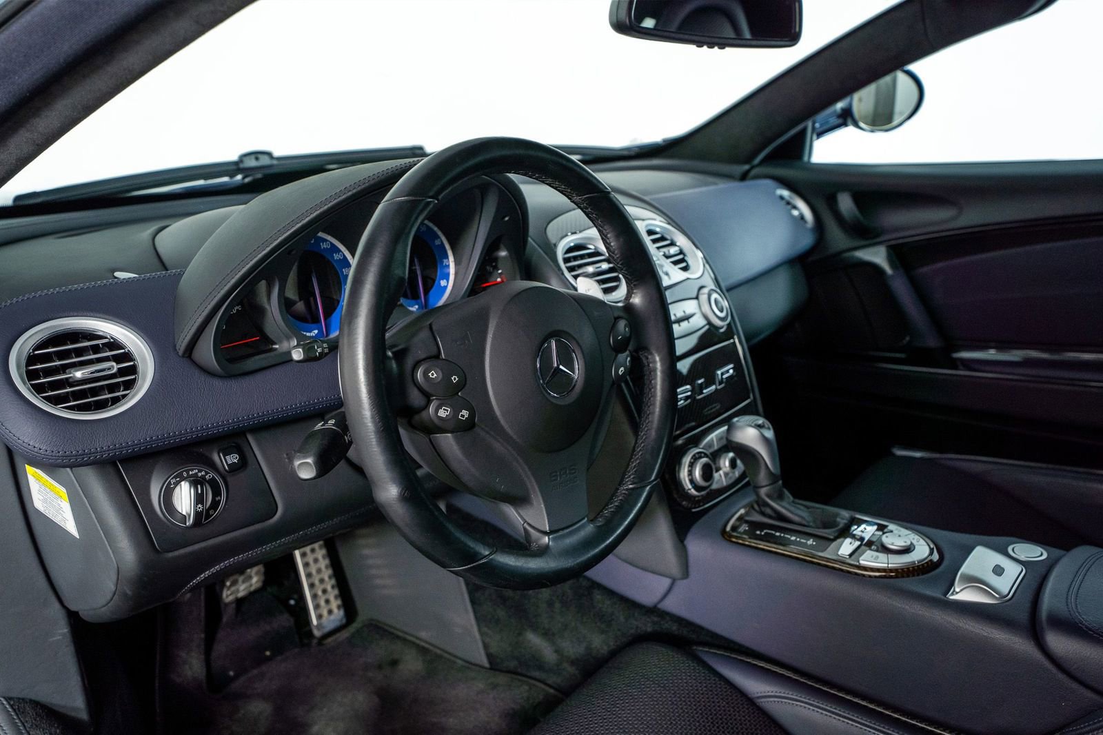 Used 2008 Mercedes-Benz SLR image 25
