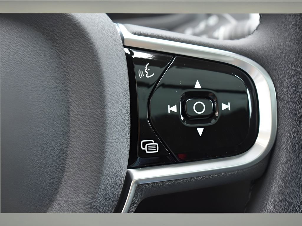 Used 2023 Volvo XC90 B5 Core w/ Protection Package Premier image 35