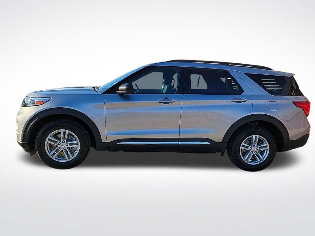 Used 2021 Ford Explorer XLT w/ Equipment Group 202A AWD/4WD image 2